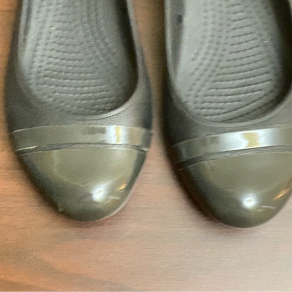 Crocs Mary J. Patent Cap Toe Slip On Flat sz7W - Picture 4 of 10